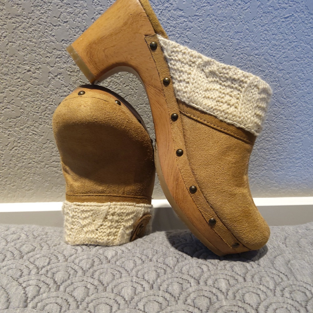 Style&Co. Clogs women's size 6.5 tan suede with sweater detail.